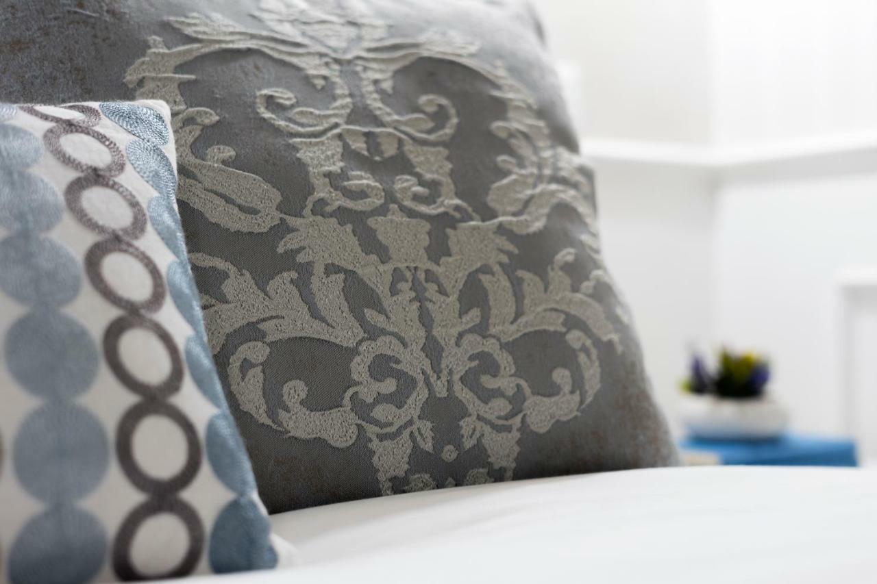 La Roche Bed and Breakfast Λέτσε Εξωτερικό φωτογραφία
